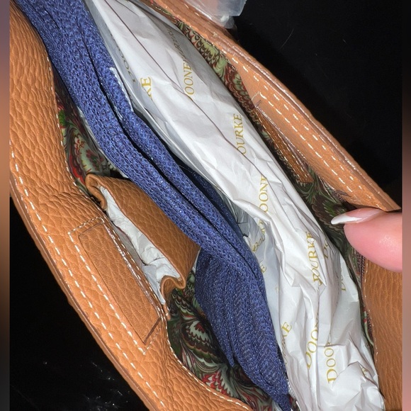 Dooney & Bourke All Weather Leather East West Tassel Tote Bag NWT 👜 - Picture 12 of 14